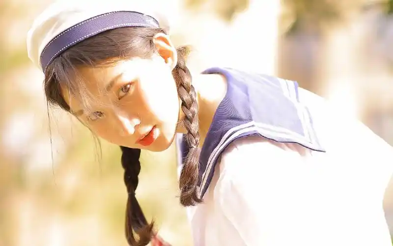 清新美女性感制服写真桌面壁纸