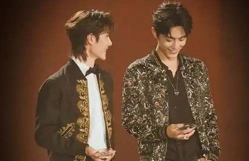 王一博肖战"热搜"同框!粉丝都忍不住哭了:还好我没放弃