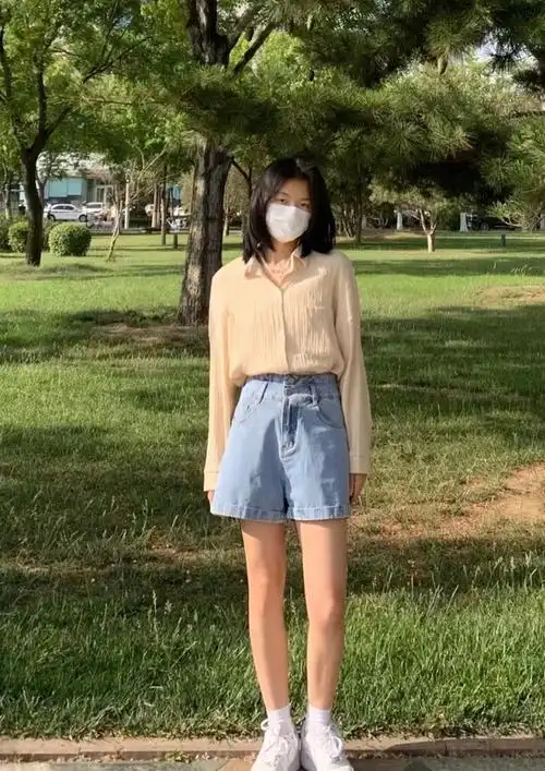 短裤是夏天大家都会穿的衣服,可以说每个女孩子衣柜里都会有好几条