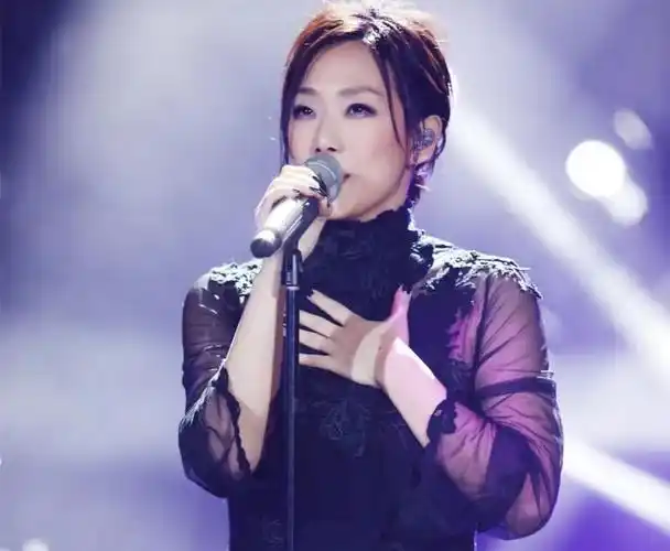 娱乐:林忆莲近况罕曝光!