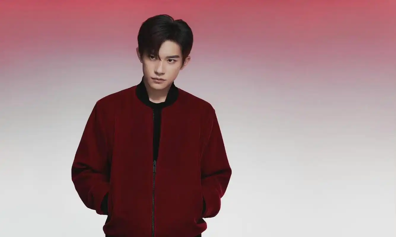 易烊千玺新年大片 千玺真的好适合穿红色,太帅啦