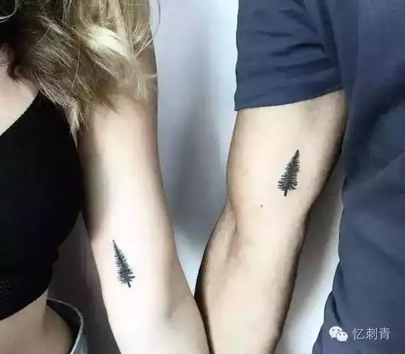 看看这些虐狗的情侣纹身让人蓝瘦香菇