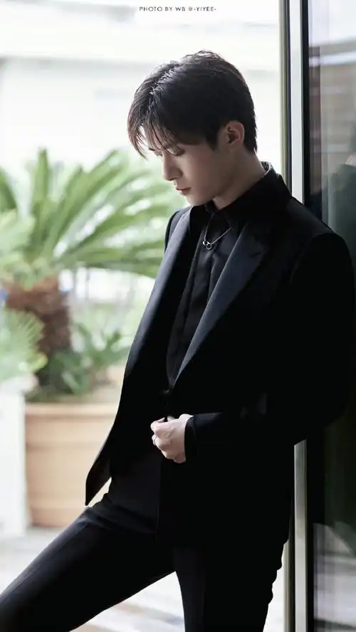 时尚芭莎年度派对官宣易烊千玺