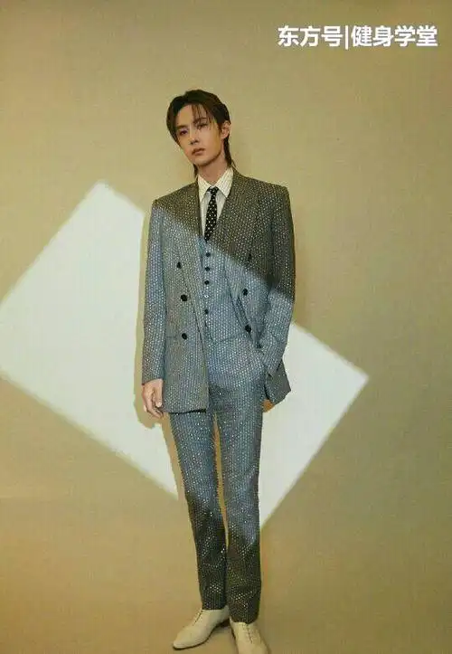 王一博小狼狗身材了解下,八块腹肌超迷人,这样虐腹你也迷人-天天资讯