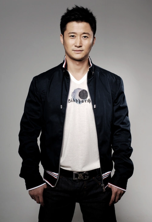 别再喷小鲜肉了看看吴京当年作为小鲜肉有多嫩