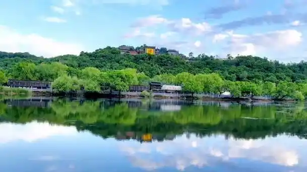 吉林北山公园是全国唯一有火车通过的景区