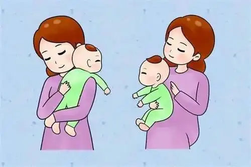 错误的拍嗝手法,导致宝宝吸入性肺炎?孩子吐奶后,家长千万别这样做!