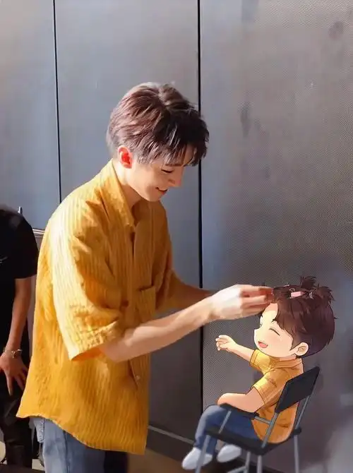 王俊凯更换造型目标,原来是小小凯自动补位