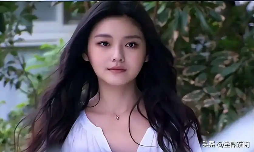 《泡沫之夏》:是大s颜值和演技的巅峰时刻,完美适配,无人可替