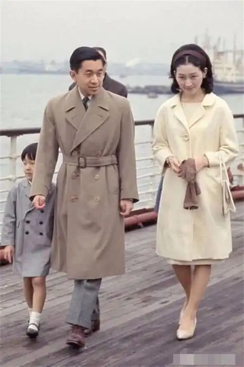 皇后:婚后被折磨至流产,患失语症,仍用一生诠释优雅|明仁|美智子|天皇