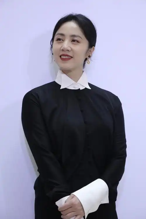 孙莉很少公开露面,眼角虽有皱纹,但浑身散发着古典优雅气质!|孙莉|皱