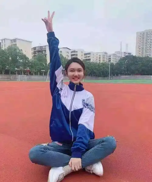 "小董卿"龙洋:集才华与美貌于一身的湘妹子,33岁仍单身未婚__财经头条