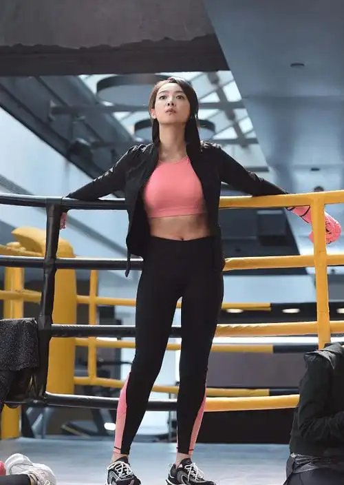 宋茜晒腹肌状态佳网友这身材一看就是练过的