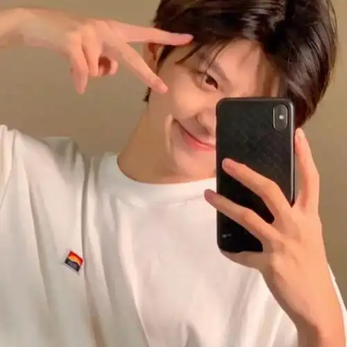 头像| 男生:你不能妄想原本南行的人陪你一路向北