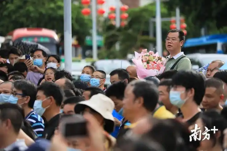 温情与泪水齐飞珠海高考表情包出炉