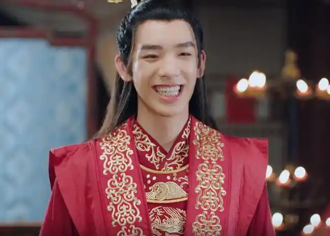 第三位:《逢君正当时》男主林青澜,扮演者黄天崎