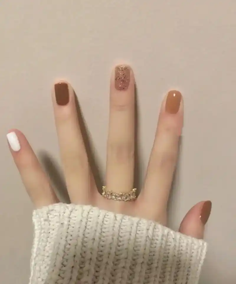 美甲分享 #简约美甲短指甲 #显白美甲 #裸色系美甲 #温 - 抖音