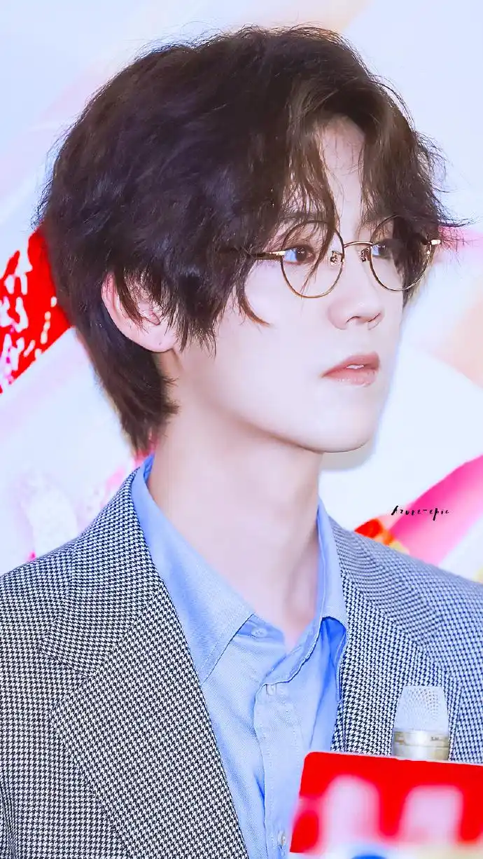 鹿晗|#鹿晗 眼镜杀#| 穿越火线好精英!好贵气!