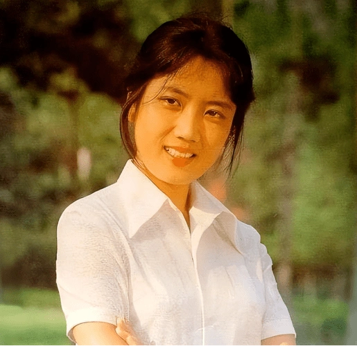 为了照顾年幼的女儿,李秀明开始有意识地减少拍戏时间,从女主角转为女