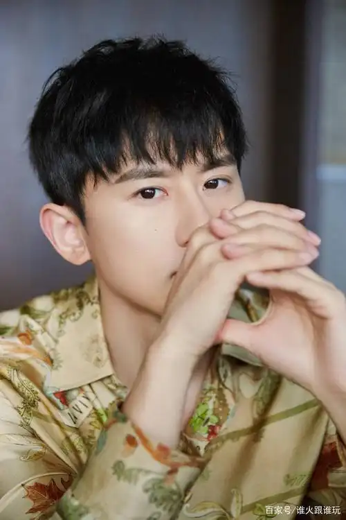 张杰说很荣幸能成为你的年度歌手!杰哥一直唱,我们星星一直听