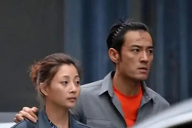 在和孙东海分手后,殷桃又和演员李光洁有了绯闻.