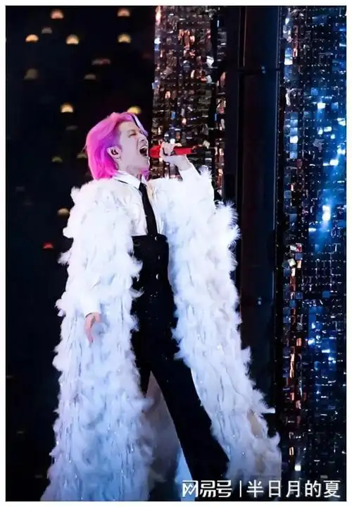 坚守独特音乐路华晨宇的扩宽之路引领时代潮流