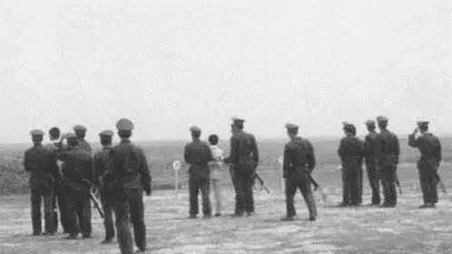 80年代比较常见的集体枪毙现场