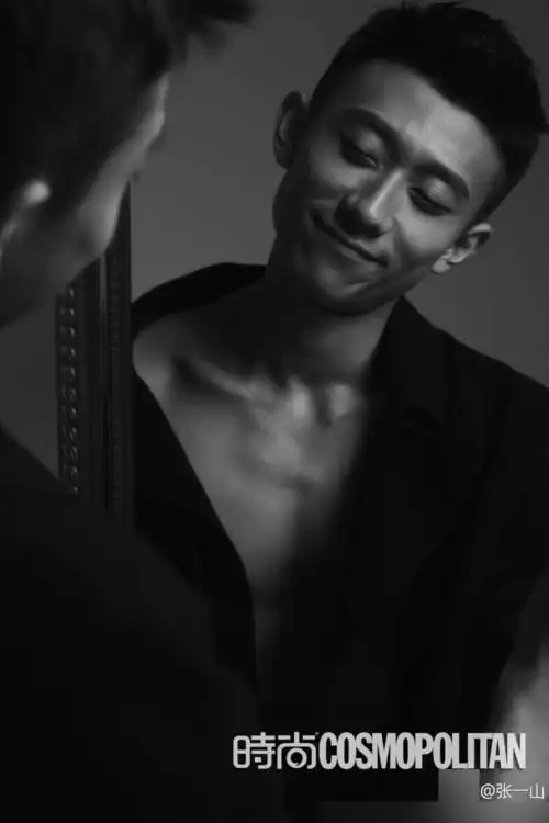 高清:张一山半裸秀肌肉穿衣显瘦脱衣有肉