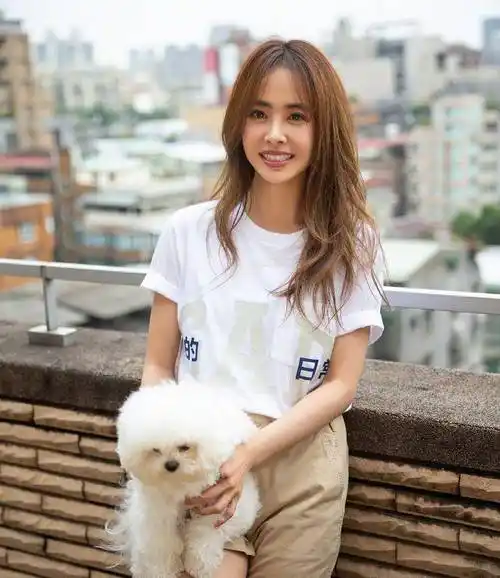 蔡依林晒近照,40岁的年龄20岁的身材_保养_瑜伽_模样