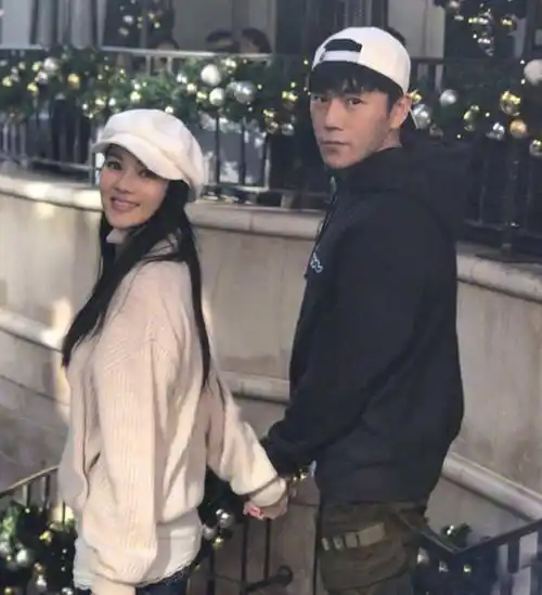 2014年,秦昊向大10岁的伊能静求婚:找小三,我就自己杀了自己_网友