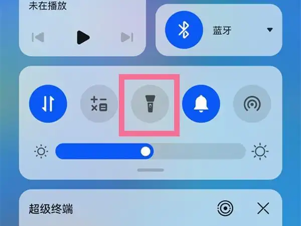 华为手机在什么地方开启手电筒