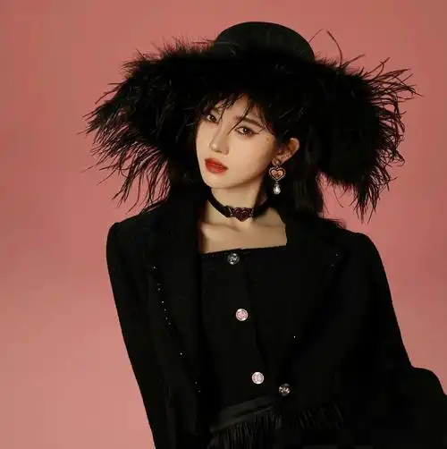 鞠婧祎百变摩登写真优雅酷飒惊艳迷人