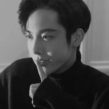 黑白高冷帅气男生图片