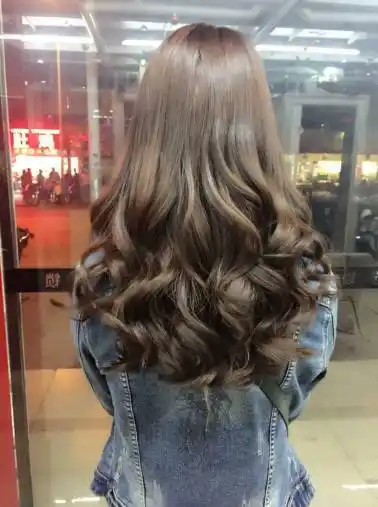 春天长发"大卷烫" . 春天长发"大卷烫" . 春天长发"大卷烫" .