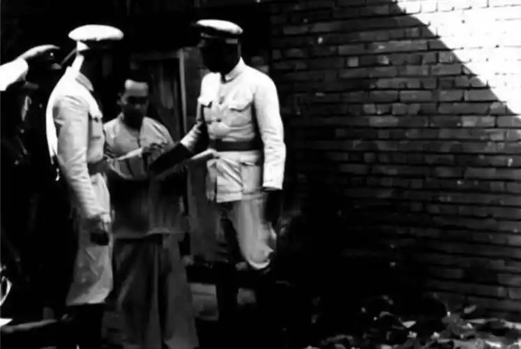 那些著名的历史镜头背后,鲜为人知的故事