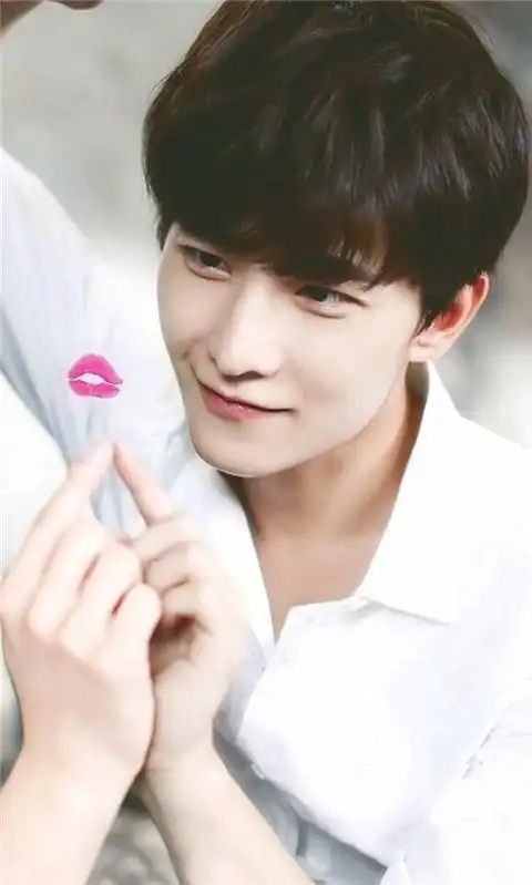 [帅哥照片]帅哥男明星杨洋穿白衬衫的图片(1/13)-小虾米