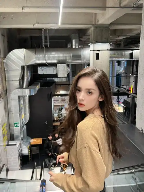 原创古力娜扎公开行程受期待秀性感小蛮腰嘟嘴卖萌宛如初恋