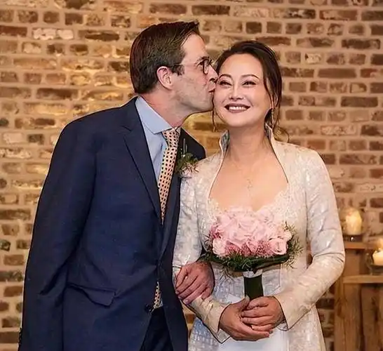 大宋佳:丈夫患病带女儿离开,转身赴美国嫁地产大亨,?