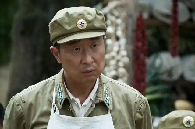 如愿穿上军装的林永健本打算在部队的文艺团体里能得到更多的表演机会