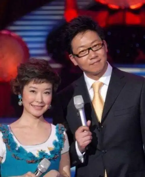 主持人林海两任妻子都是同行如今49岁生活十分幸福