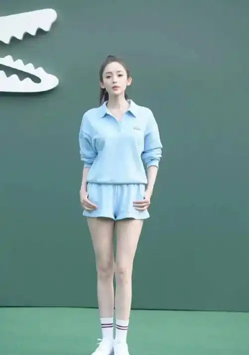 古力娜扎身穿鳄鱼牌运动服,美貌震撼全城_时尚_形象_展现