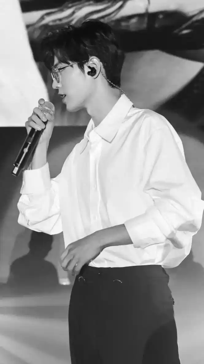 最爱第一张戴着眼镜的这套 - 抖音