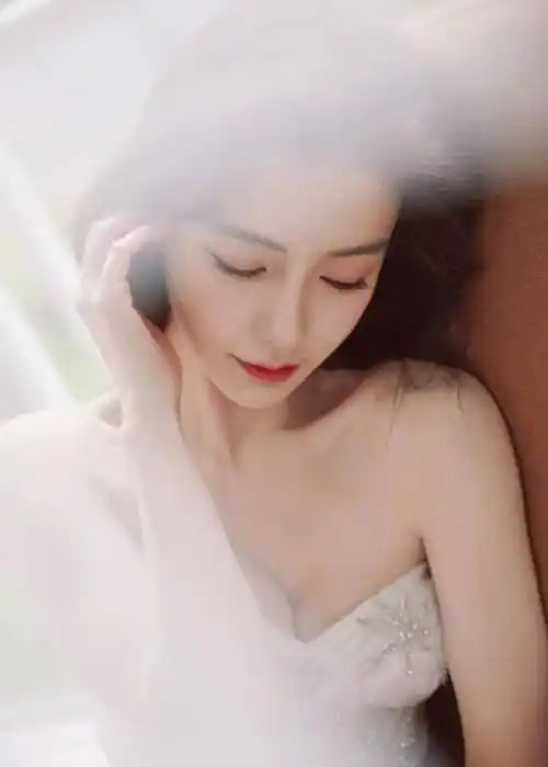 angelababy(杨颖),神仙颜值,身材凹凸有致,美得不可方物!