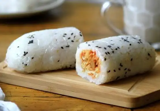 p>饭团是日本的传统食品.