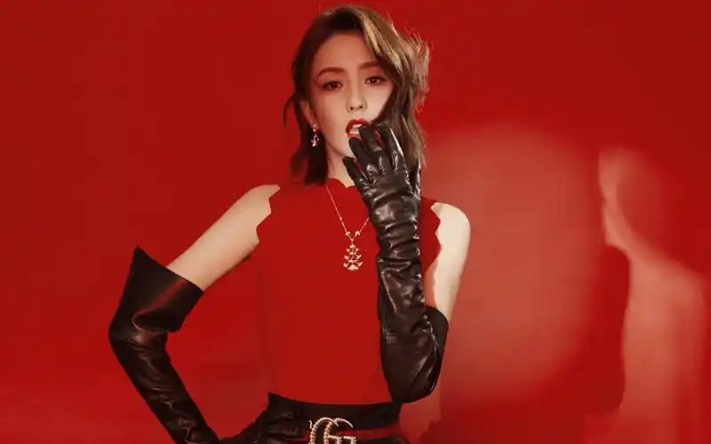 佟丽娅超美性感高清桌面壁纸