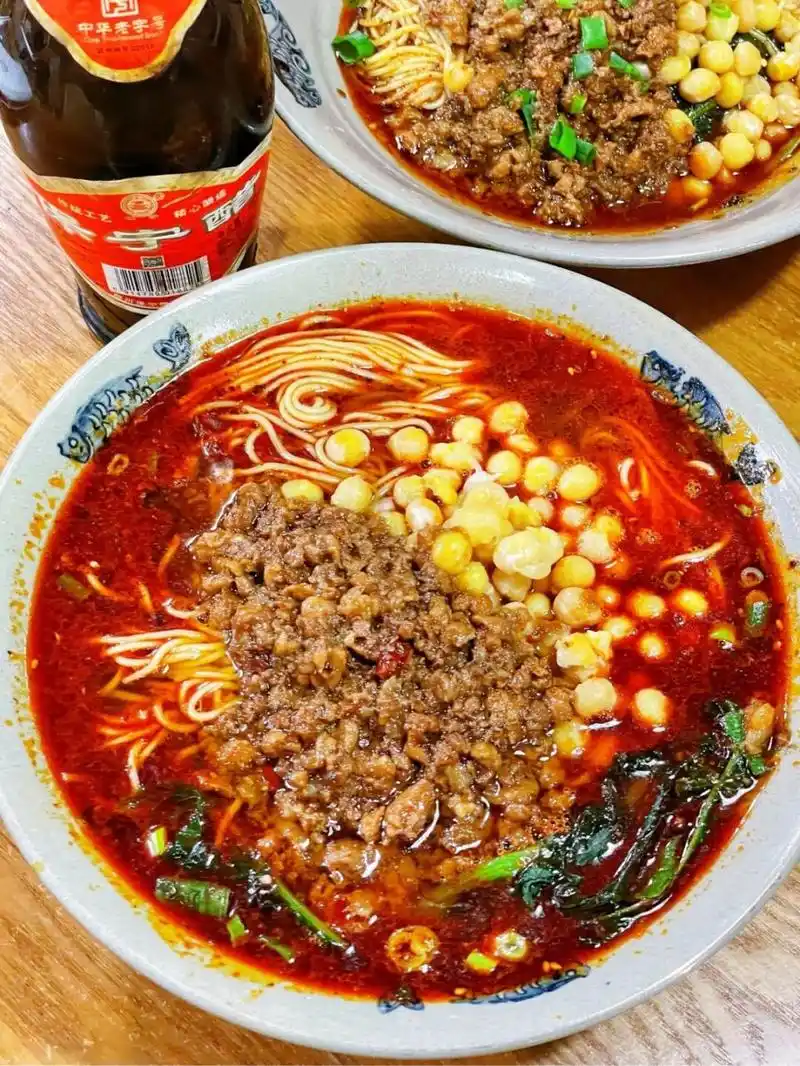 小巷子里开了8年超正的重庆小面 豌杂面9199 四川朋友亲自认证过