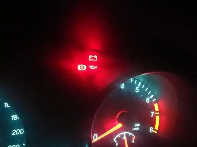 蓄电池一旦玩完,不少设备都要瘫痪,甚至汽车也无法启动