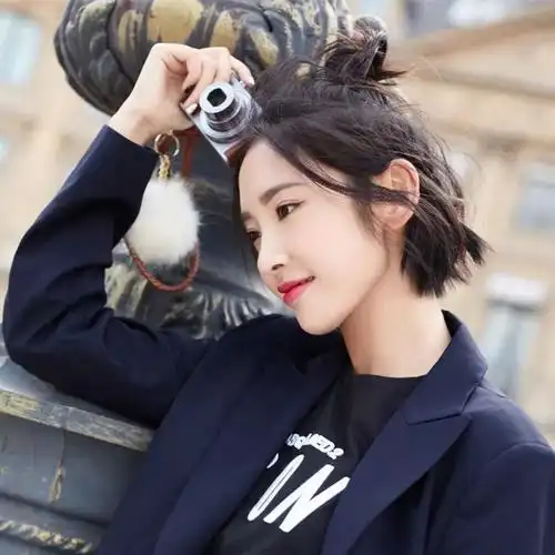 新兴的无刘海短发这么美!因为唐艺昕时尚又清爽的正确示范啊!