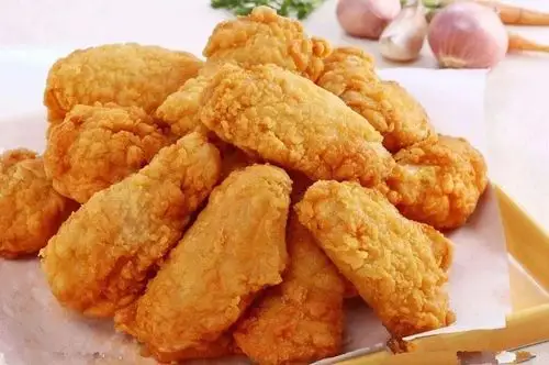 在家自己做香脆可口的炸鸡翅不比外面卖的差