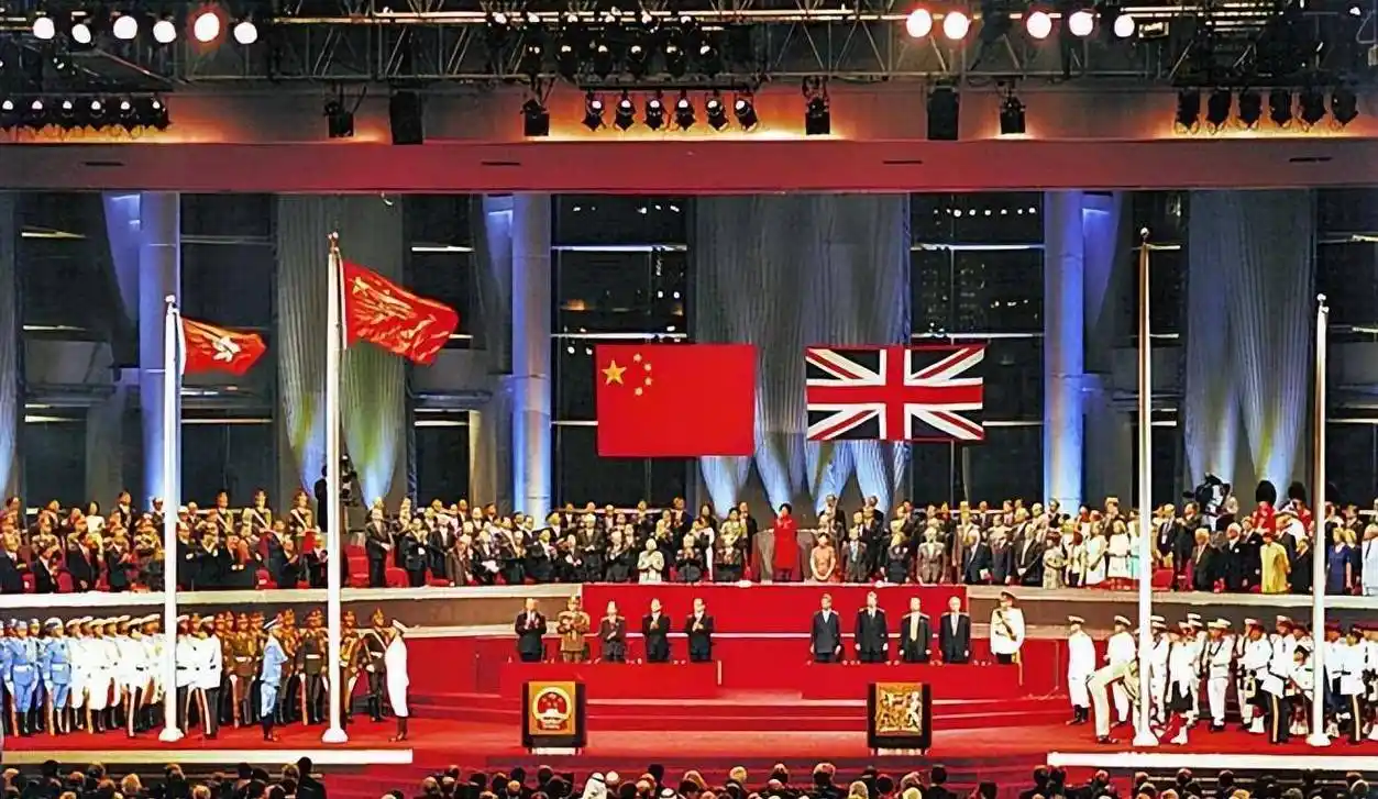 香港回归前,没有这群香港富豪相助,如今的中国崛起不会如此迅速_世平